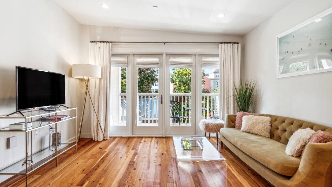 Photo of Livingroom in Irish Channel