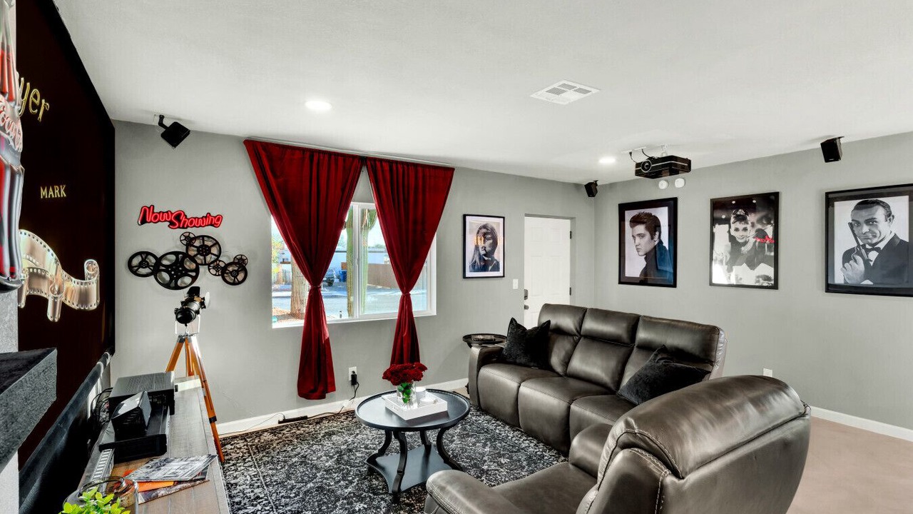 Photo of Livingroom in Feldman's