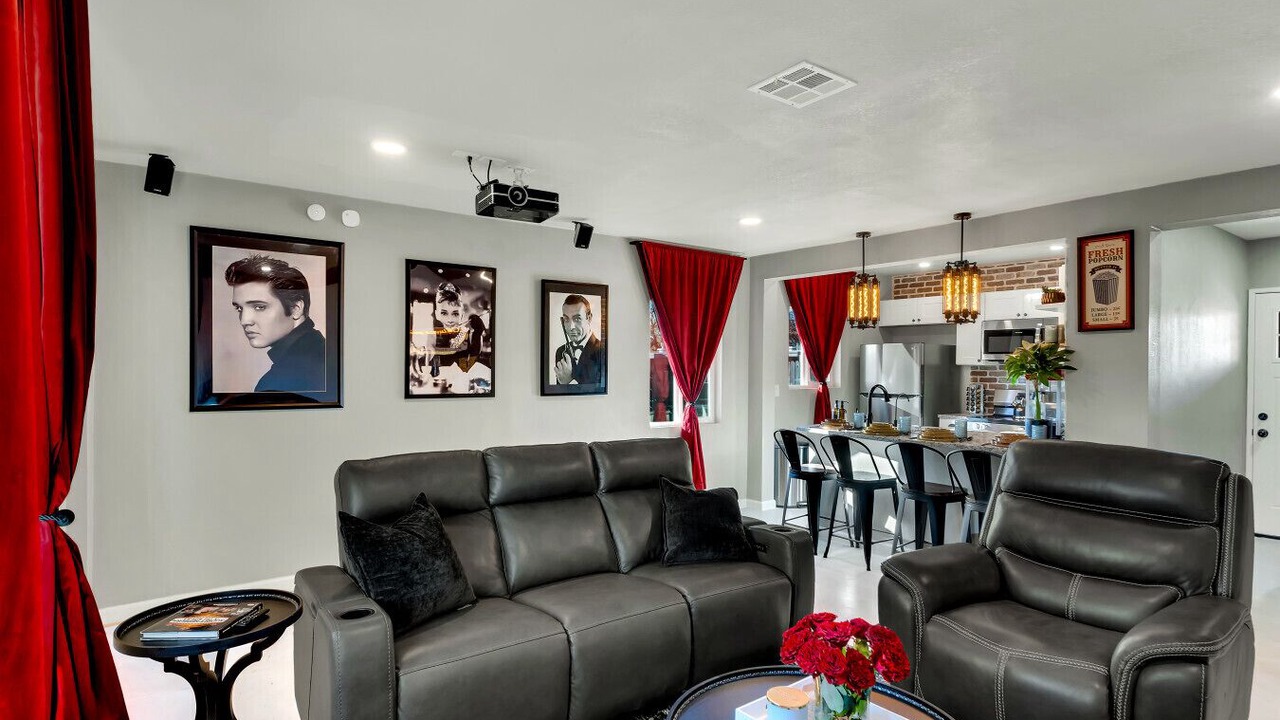 Photo of Livingroom in Feldman's