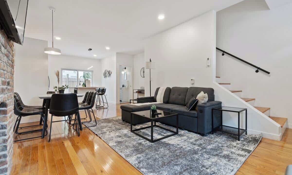 Photo of Livingroom in Central Northside