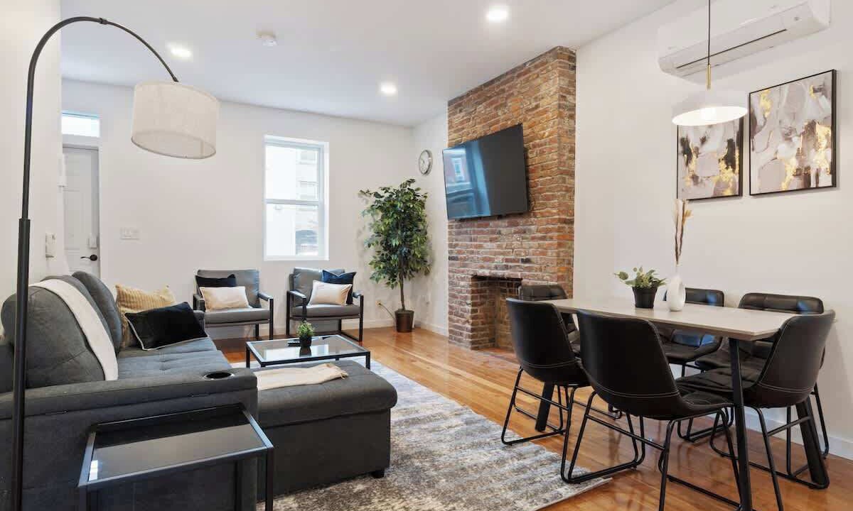Photo of Livingroom in Central Northside