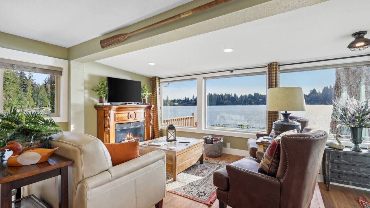 Photo of Livingroom in East Olympia