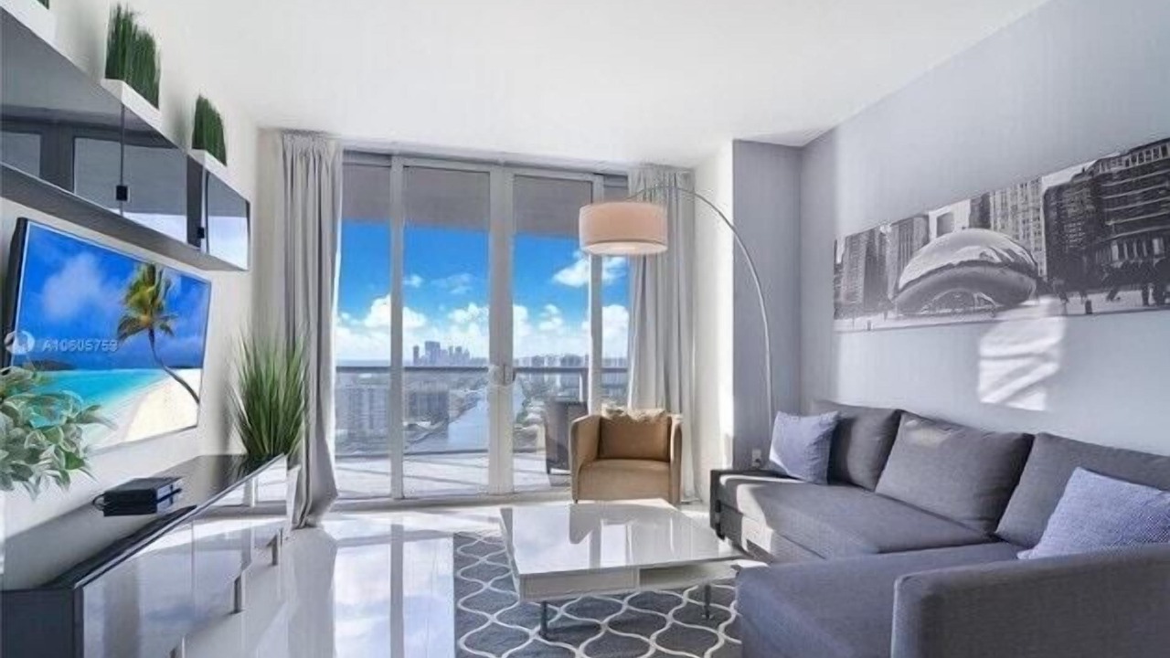 Photo of Livingroom in Hallandale Beach