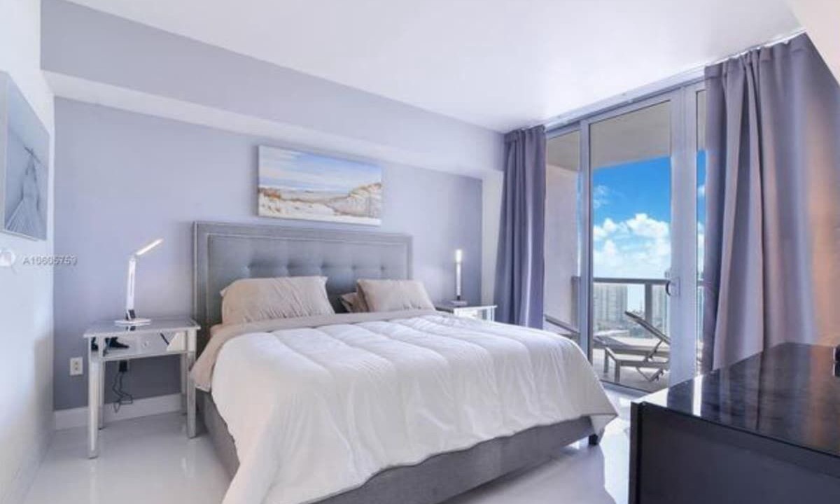 Photo of Bedroom in Hallandale Beach