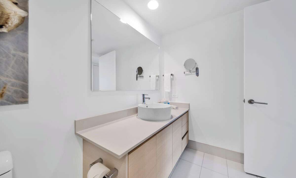 Photo of Bathroom in Hallandale Beach