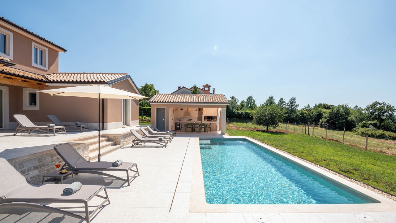 Photo of Outdoor in Beram