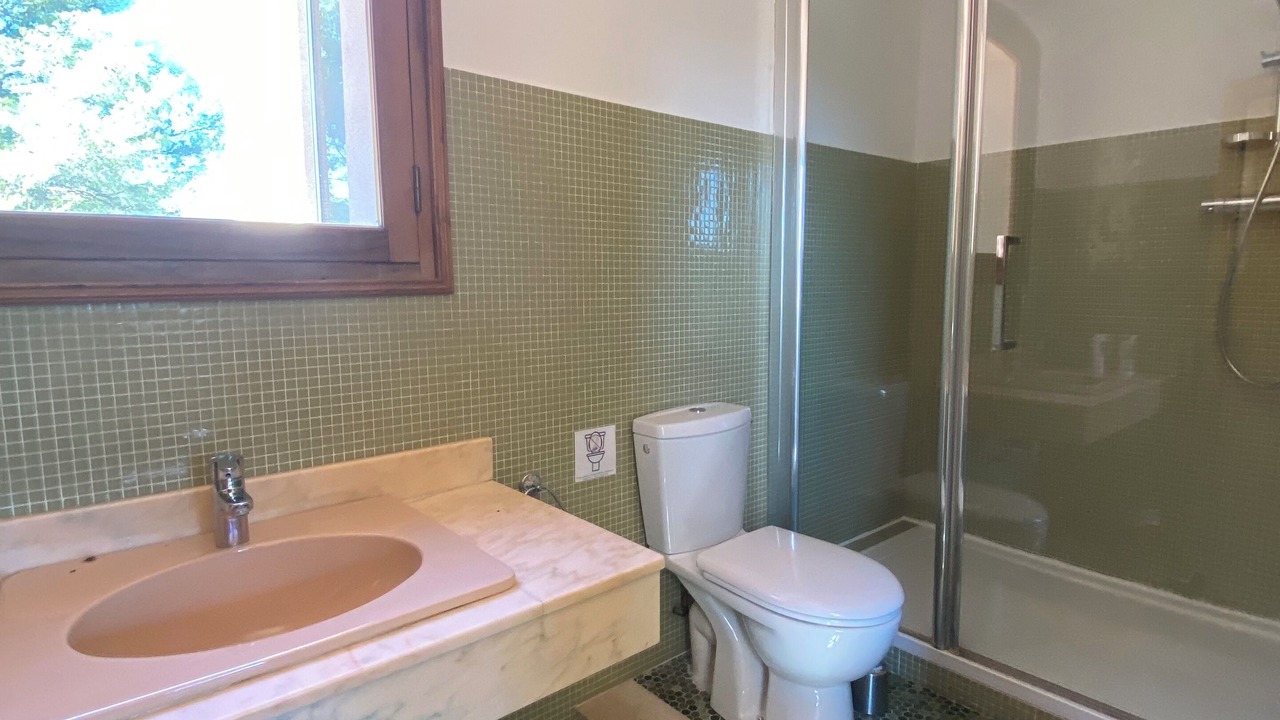 Photo of Bathroom in Aubagne