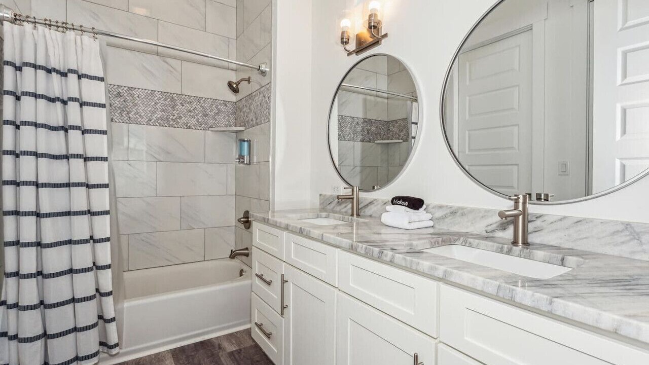 Photo of Bathroom in Navarre Beach