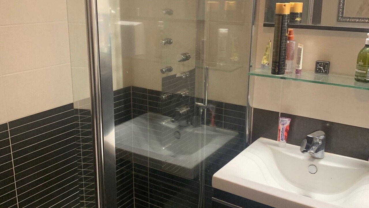 Photo of Bathroom in Quartier Administrations