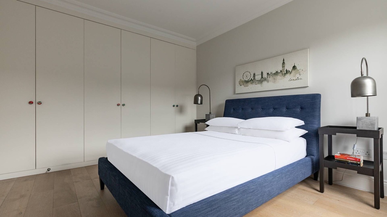 Photo of Bedroom in Oval