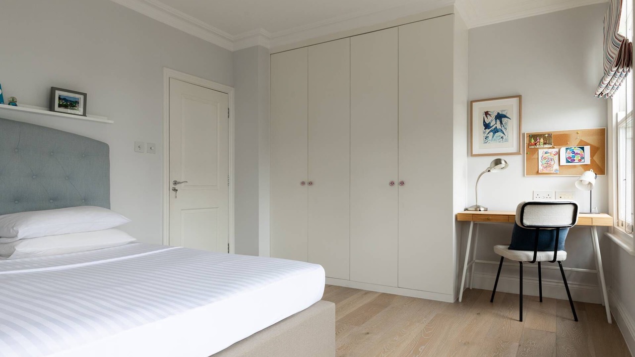 Photo of Bedroom in Oval