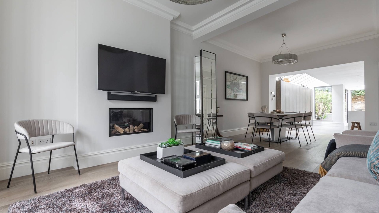 Photo of Livingroom in Oval