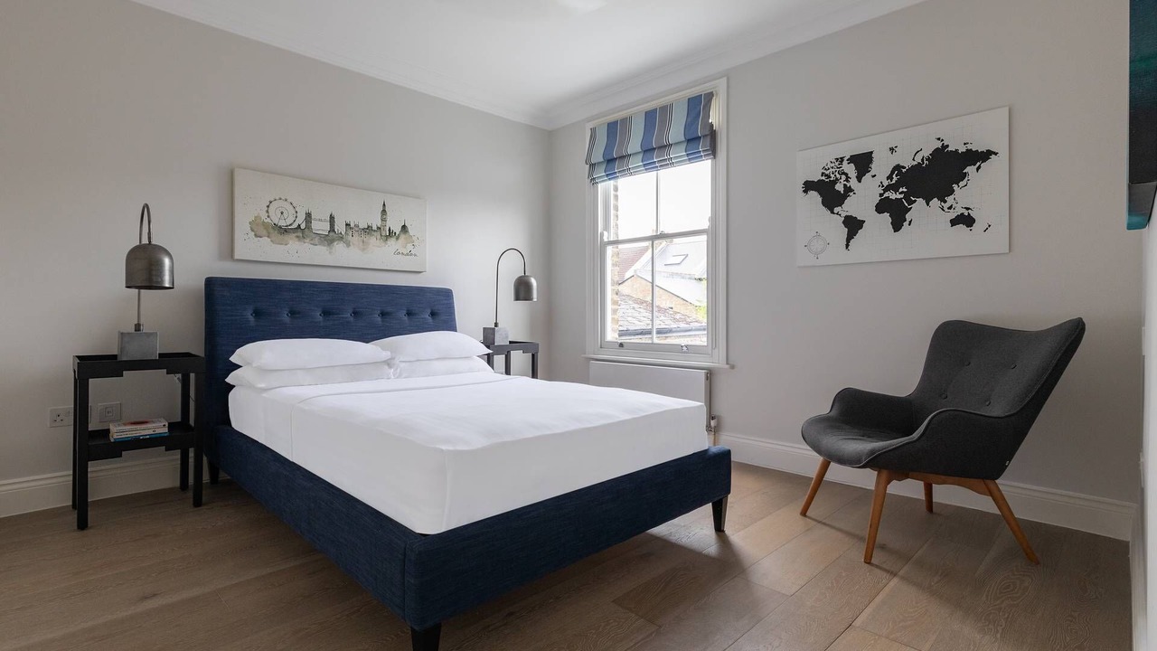 Photo of Bedroom in Oval