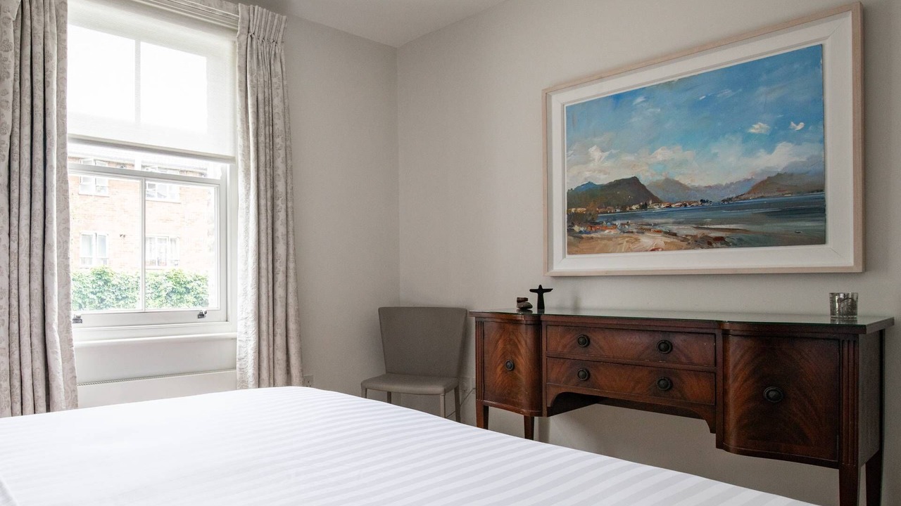 Photo of Bedroom in Oval