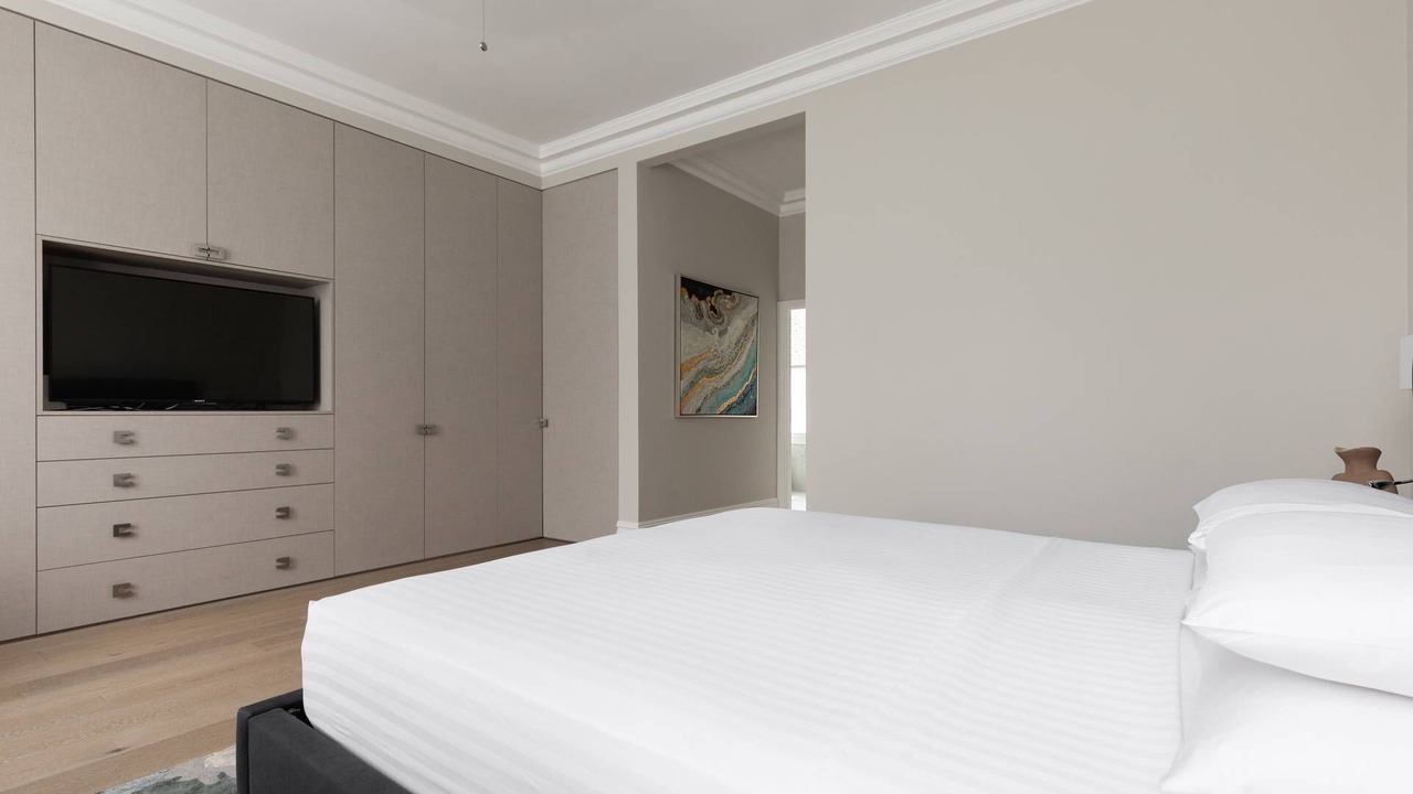 Photo of Bedroom in Oval