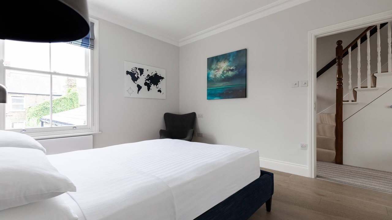 Photo of Bedroom in Oval