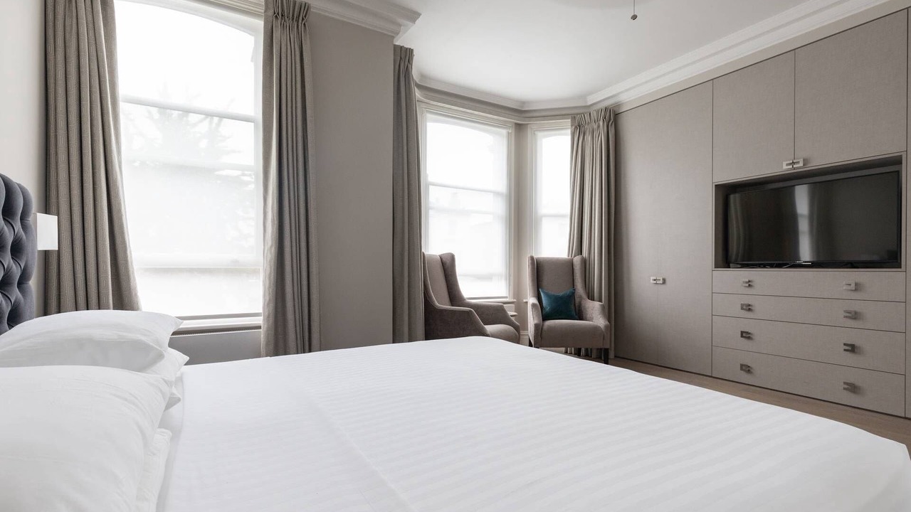 Photo of Bedroom in Oval