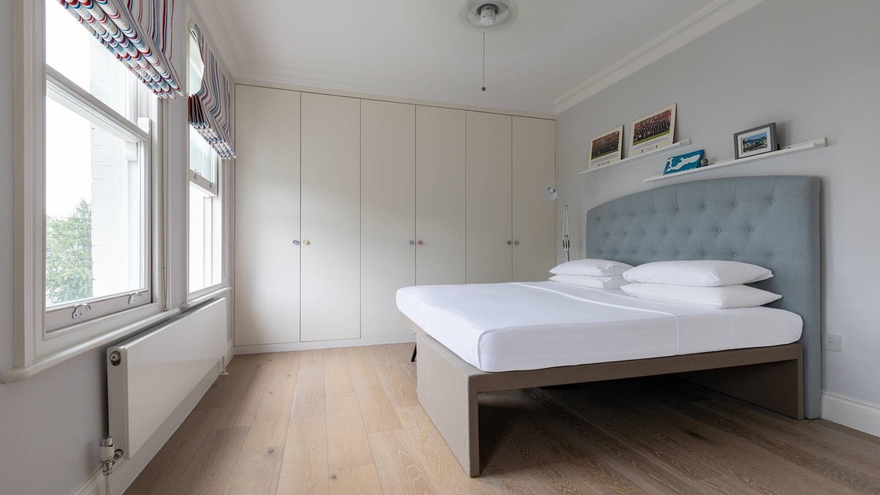 Photo of Bedroom in Oval