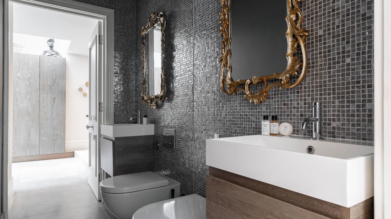 Photo of Bathroom in Oval