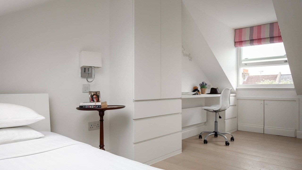 Photo of Bedroom in Oval