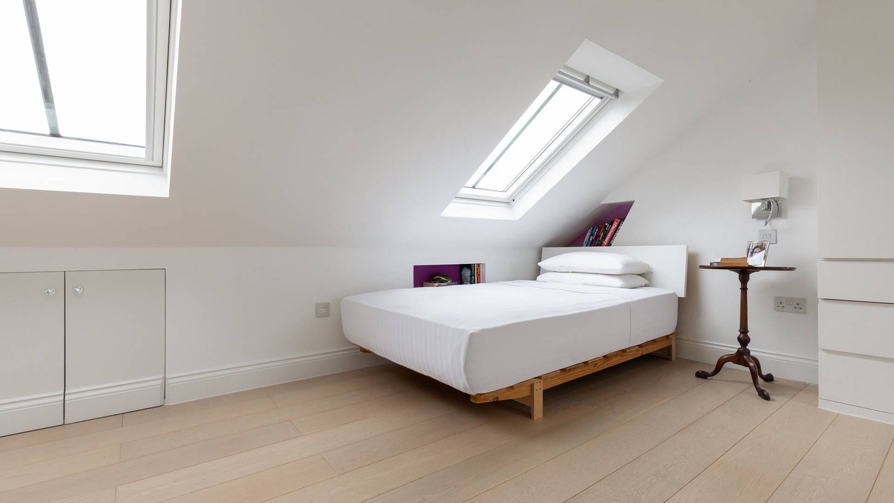 Photo of Bedroom in Oval