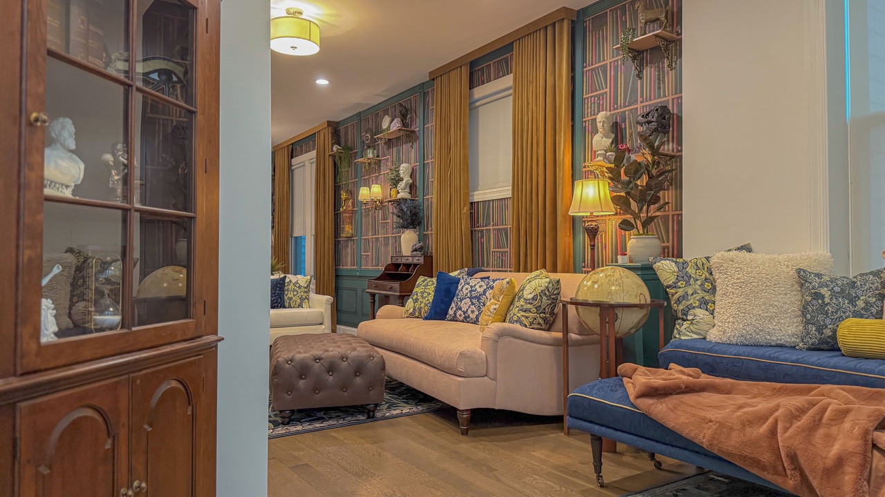 Photo of Livingroom in North Center