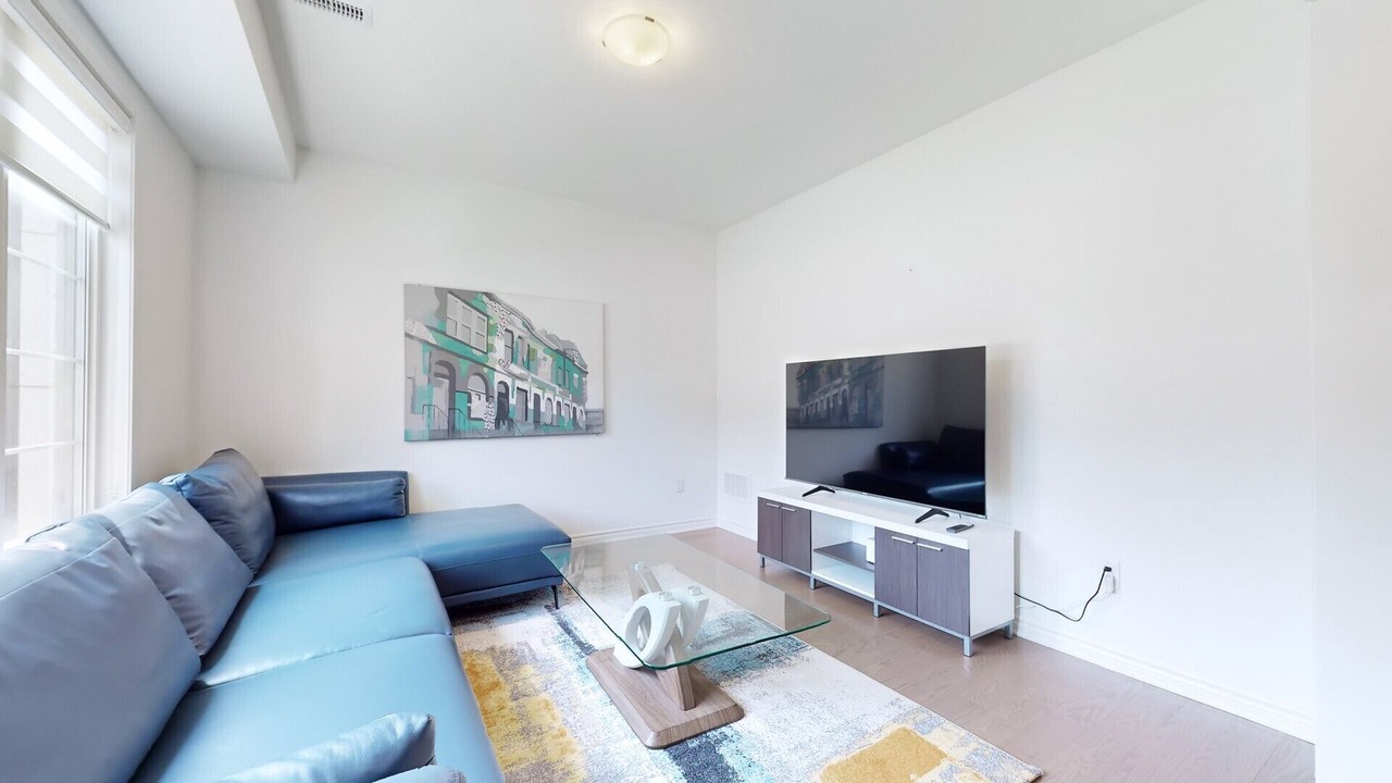 Photo of Livingroom in Oakville