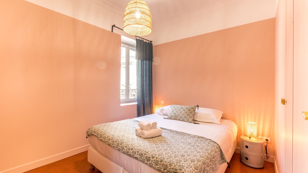 Photo of Bedroom in Comedie