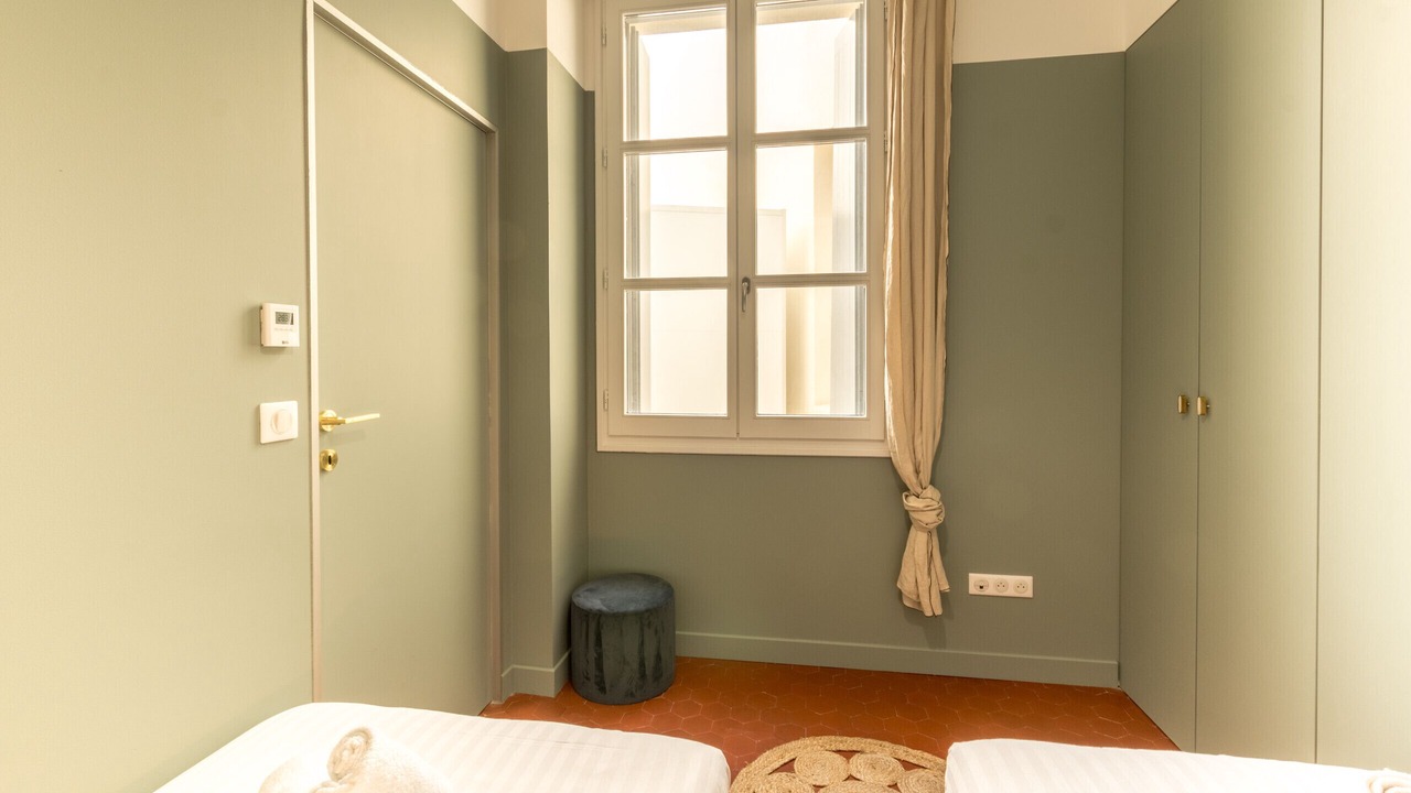Photo of Bedroom in Comedie
