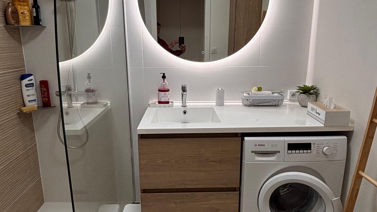 Photo of Bathroom in Thones