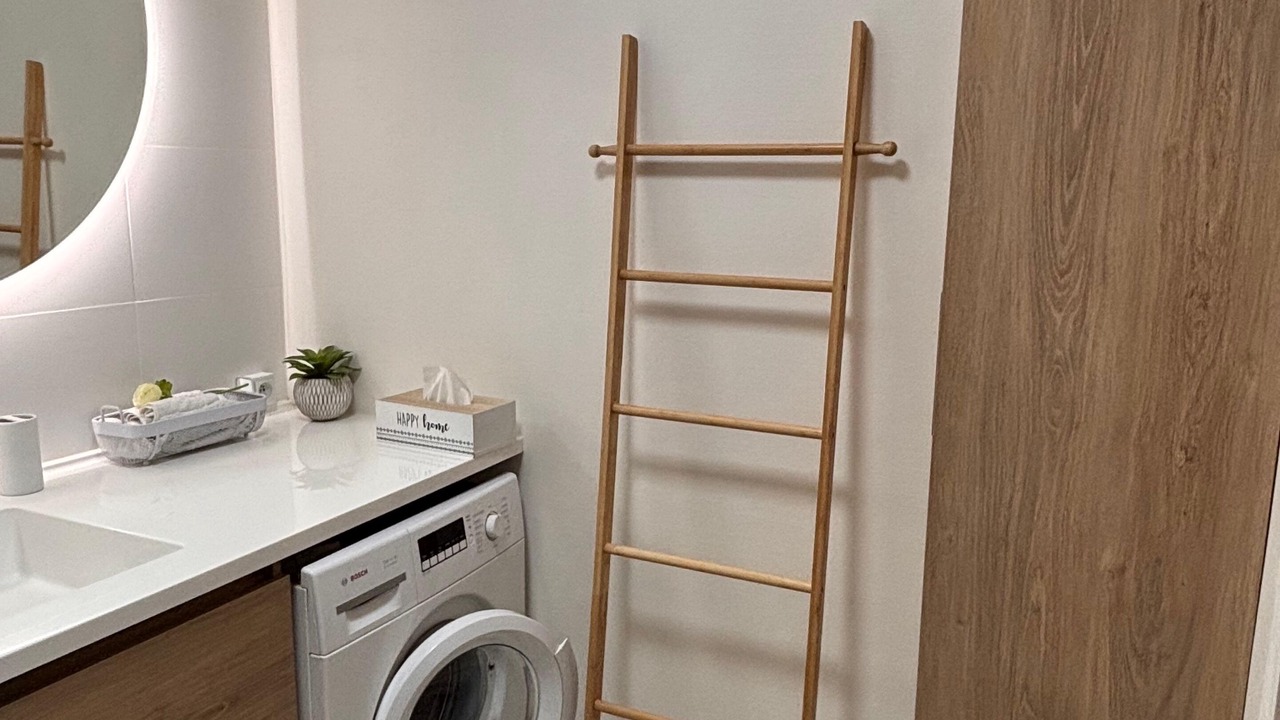 Photo of Others in Thones