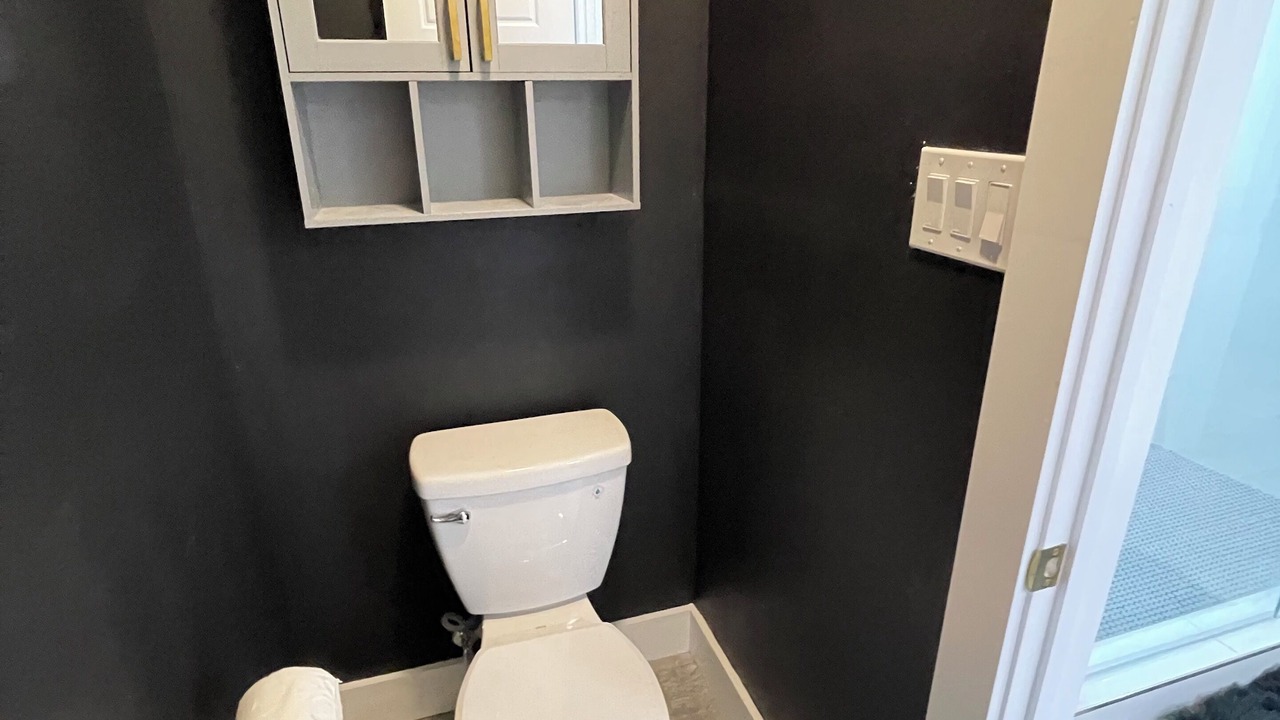 Photo of Bathroom in Kenner - Louis Armstrong International Airport