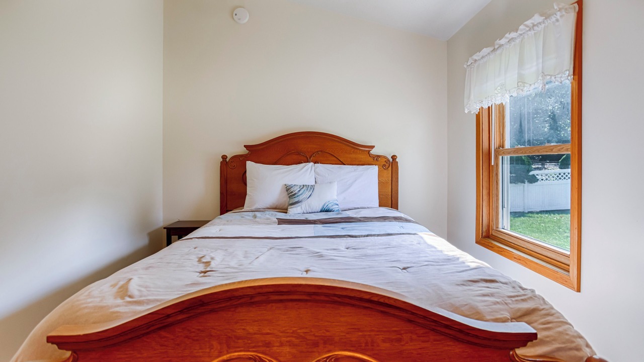 Photo of Bedroom in Town of Benton
