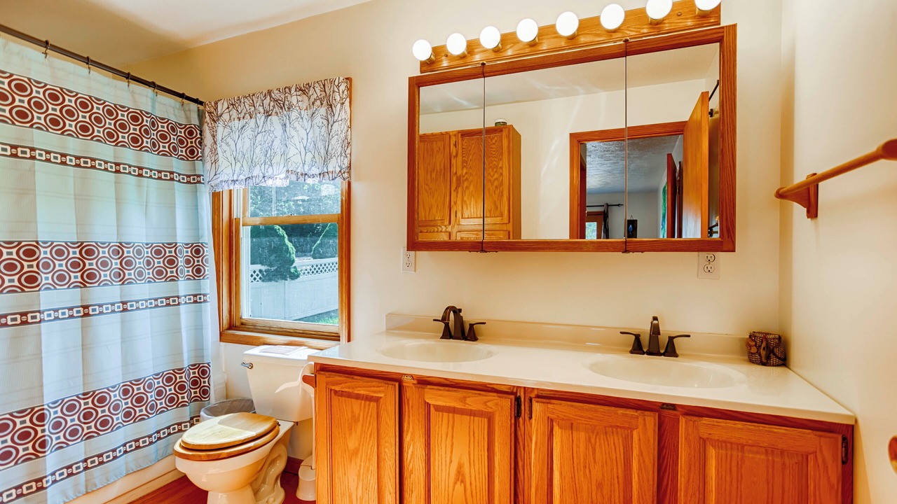 Photo of Bathroom in Town of Benton