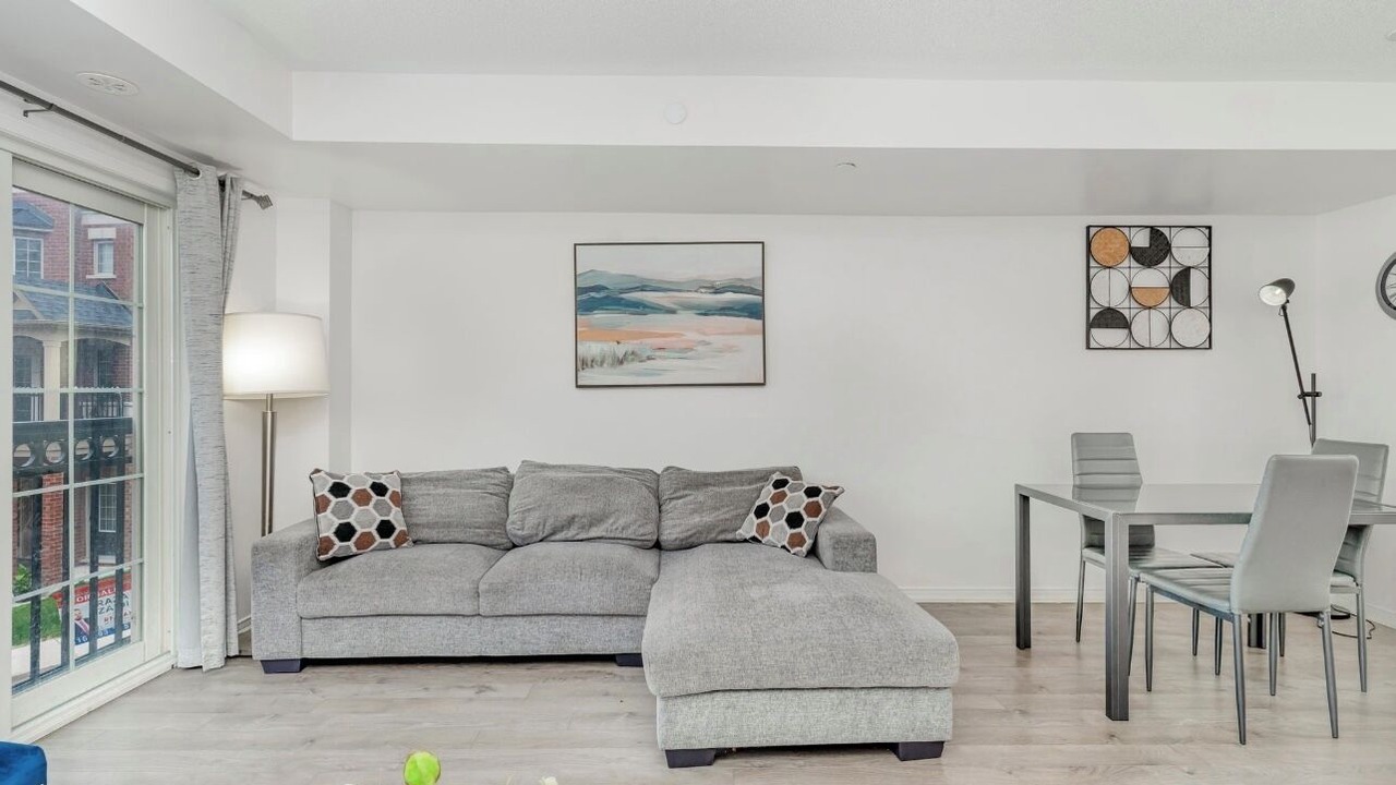 Photo of Livingroom in Oshawa