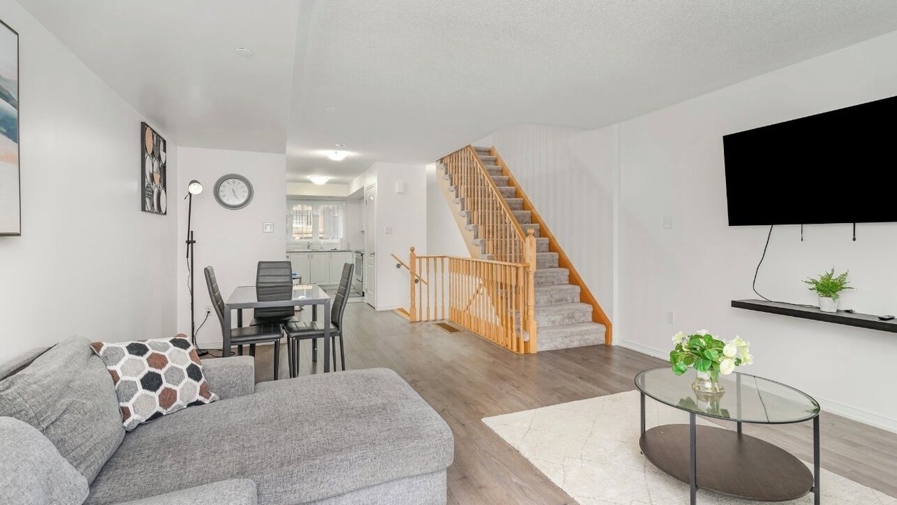 Photo of Livingroom in Oshawa