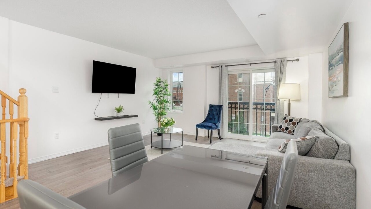 Photo of Livingroom in Oshawa