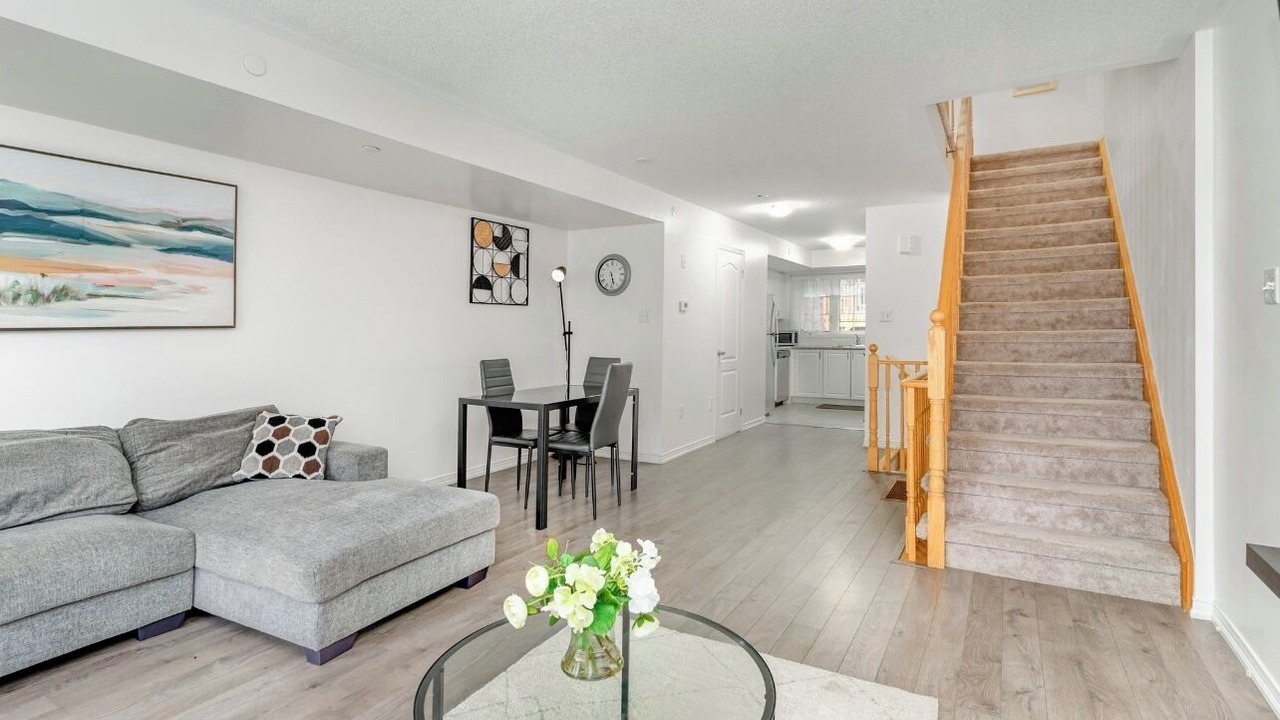 Photo of Livingroom in Oshawa