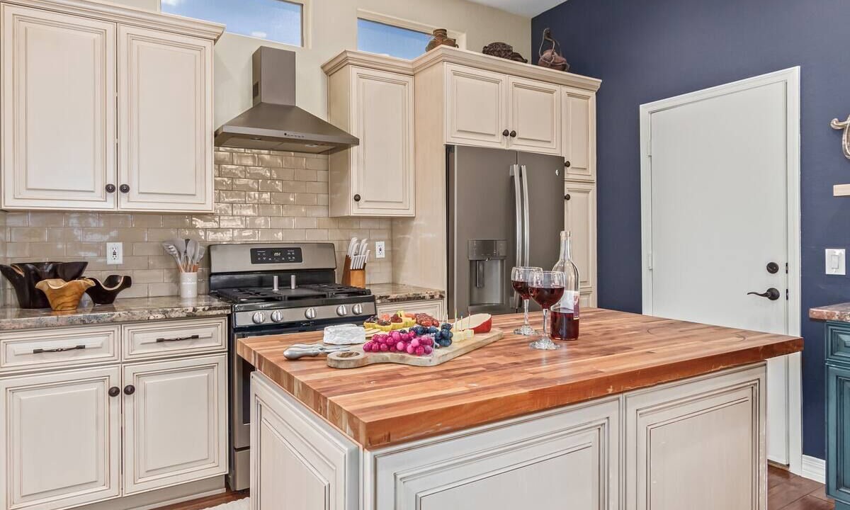 Photo of Kitchen in Legend Trail