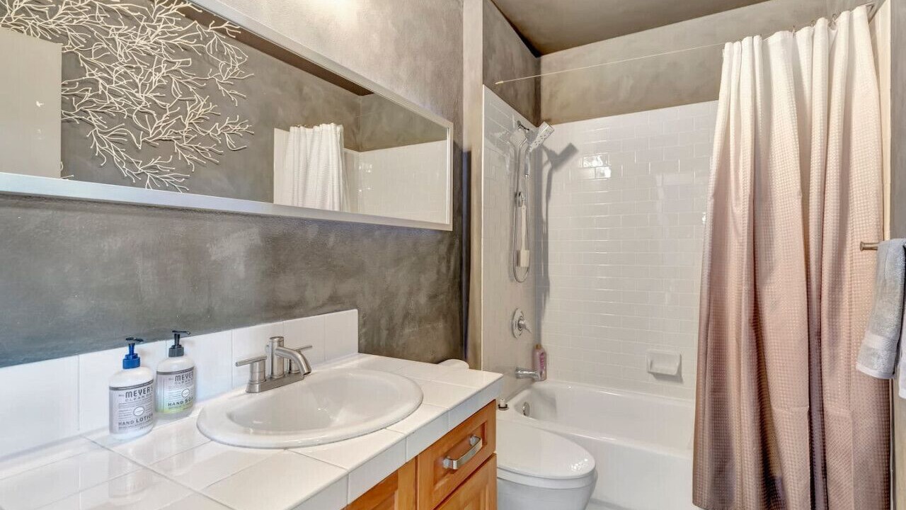 Photo of Bathroom in Uptown