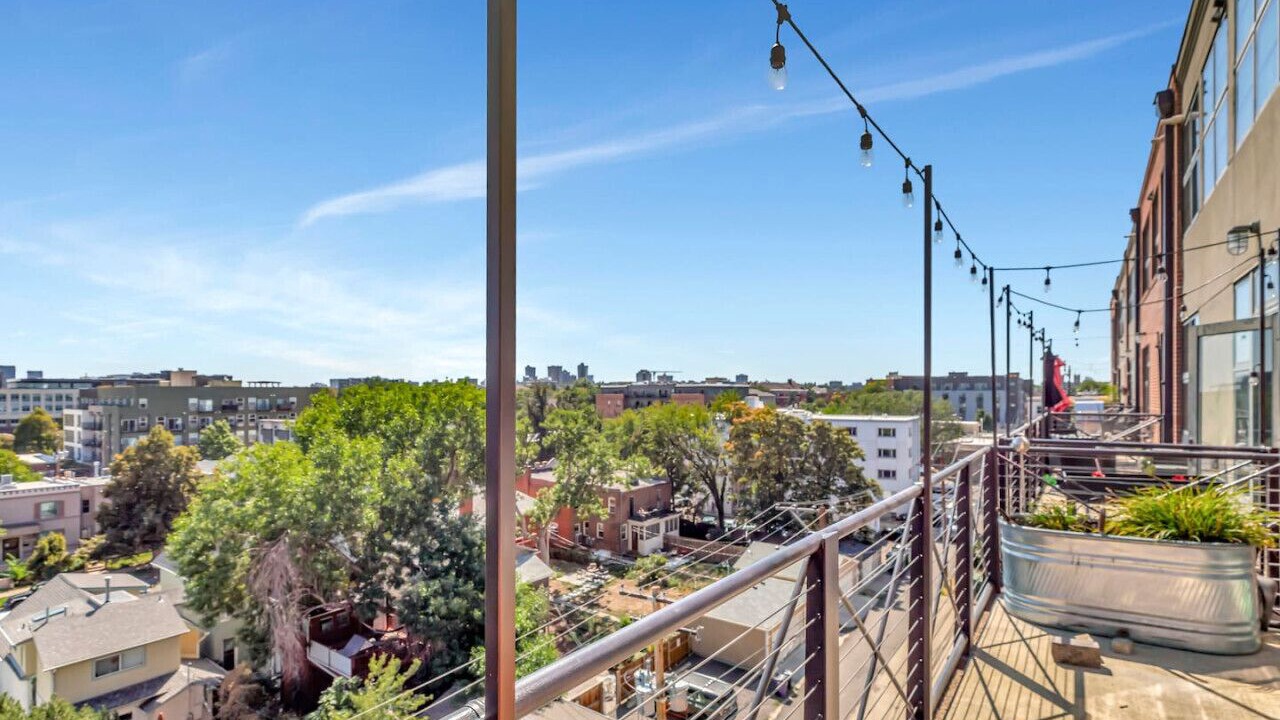 Photo of Outdoor in Uptown