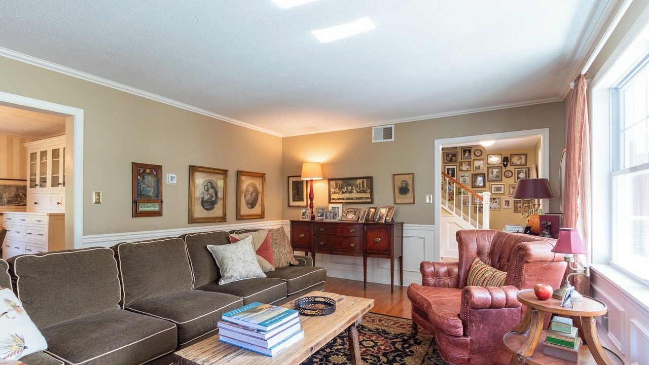Photo of Livingroom in State College