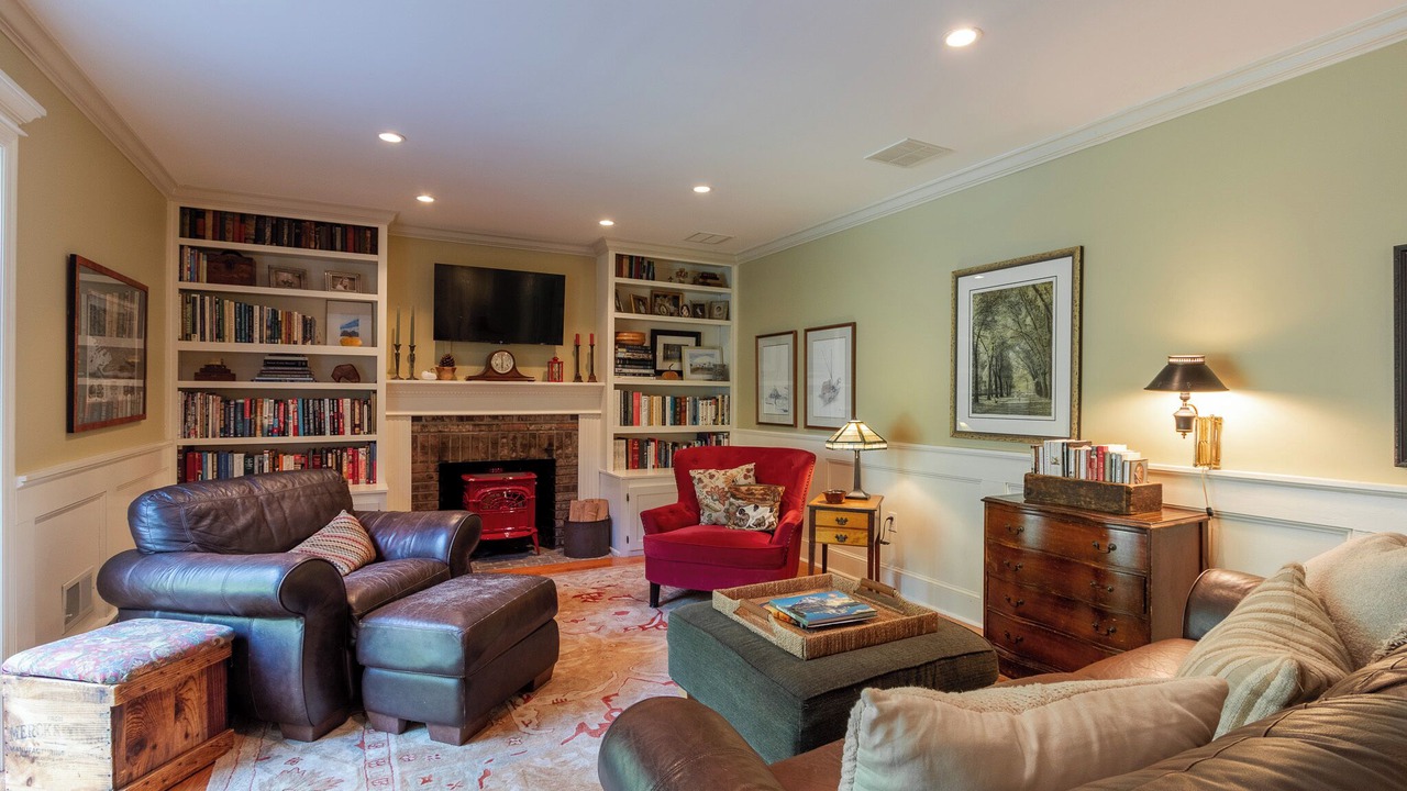 Photo of Livingroom in State College
