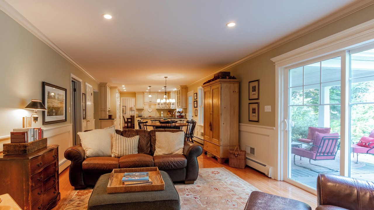 Photo of Livingroom in State College