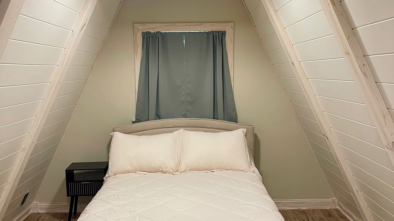 Photo of Bedroom in Browns Lake