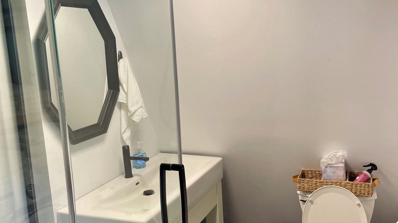 Photo of Bathroom in Browns Lake