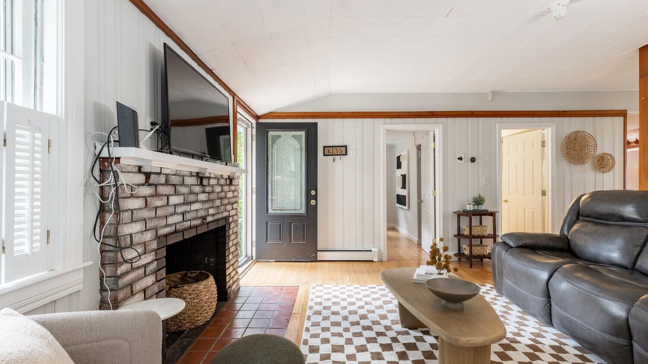 Photo of Livingroom in Mashpee