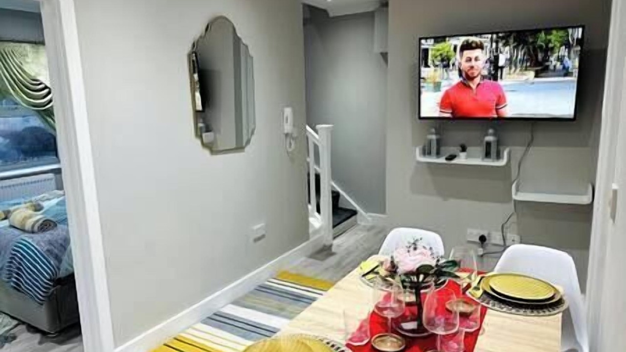 Photo of Others in Northolt Mandeville