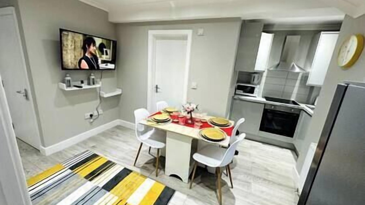 Photo of Livingroom in Northolt Mandeville