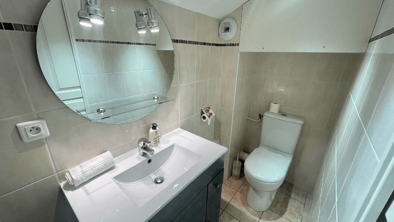 Photo of Bathroom in La Cote-Saint-Andre
